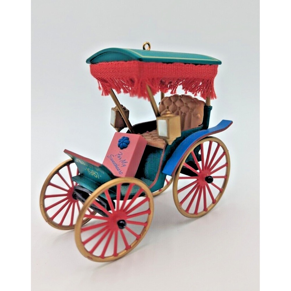 Hallmark Keepsake Ornament 1987 Sweetheart Carriage Surrey‎ with Fringe No Box
